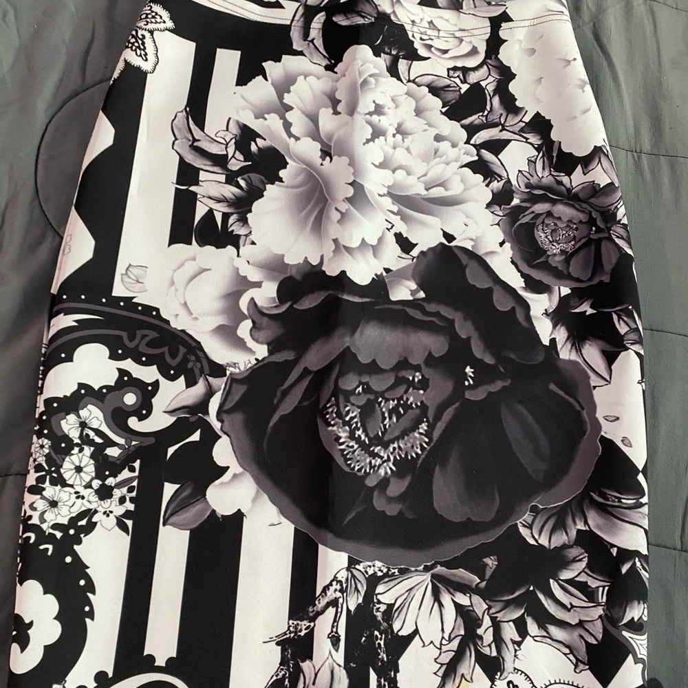 Black & white skirt